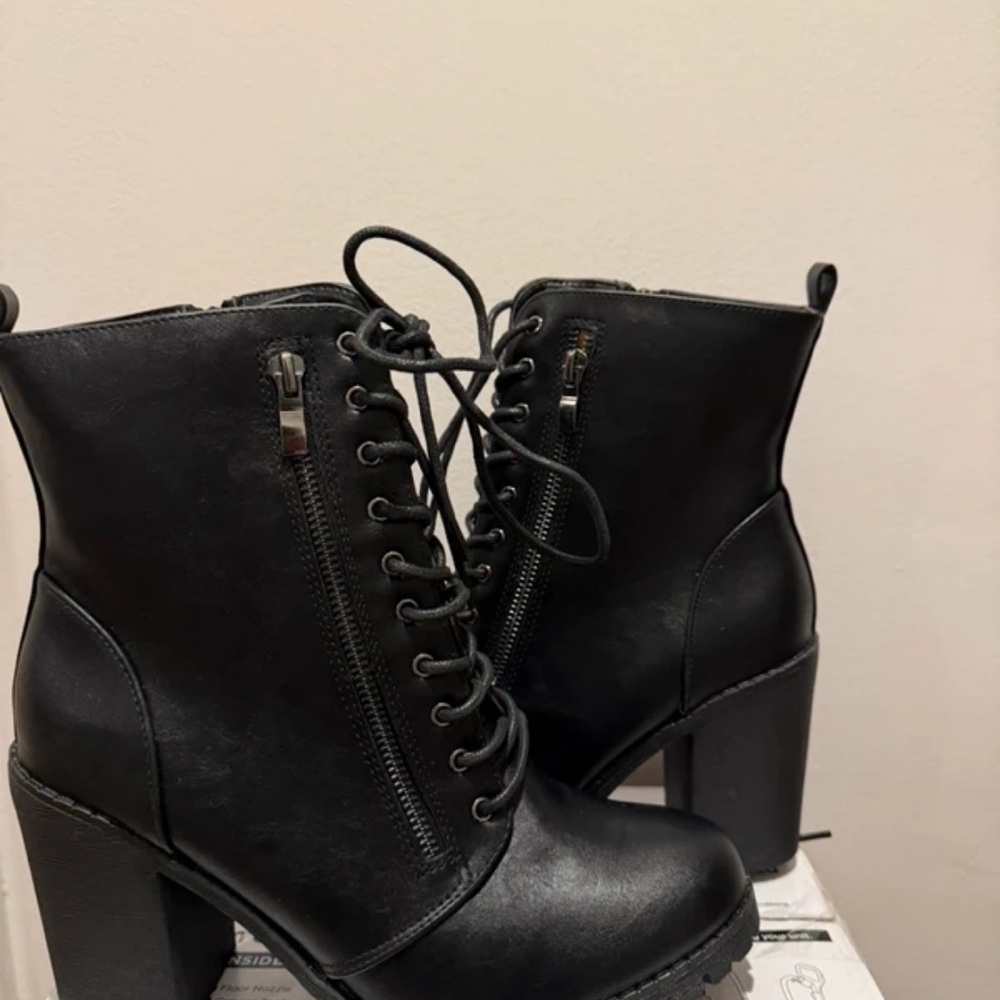Dream Pairs Black Lace-Up Block Heel Ankle Boots